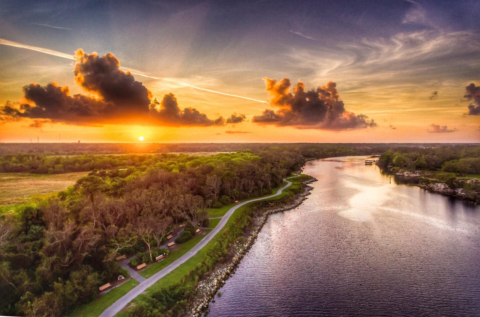 Sunset over a waterway and trail in Palm Coast (photo: Andyrkellergmail, CC BY-SA 4.0)